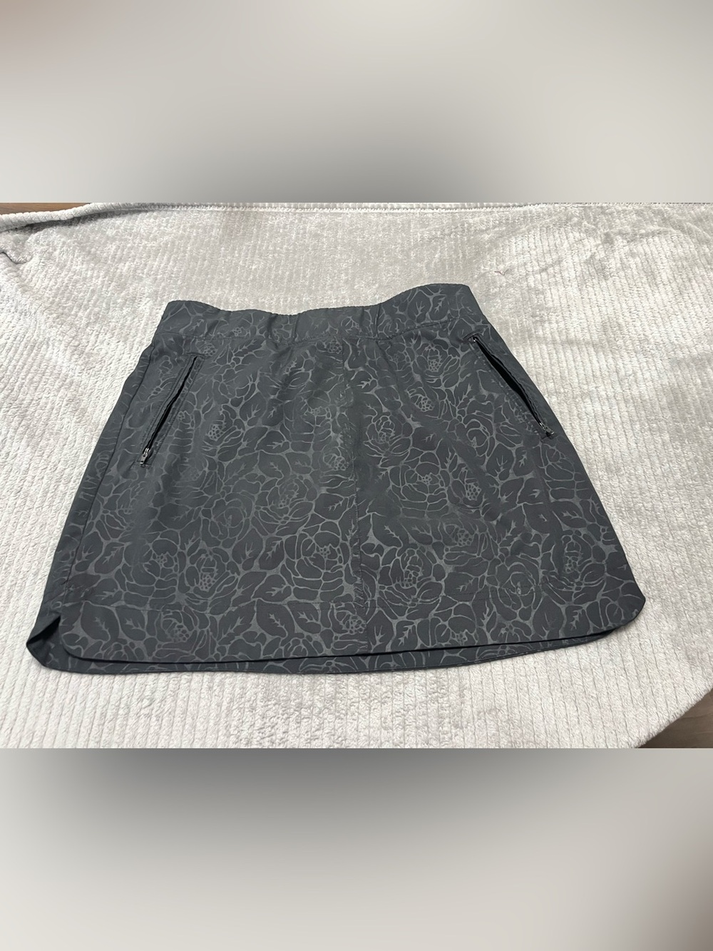 Orvis Dark Gray Floral-Print Mini Skirt